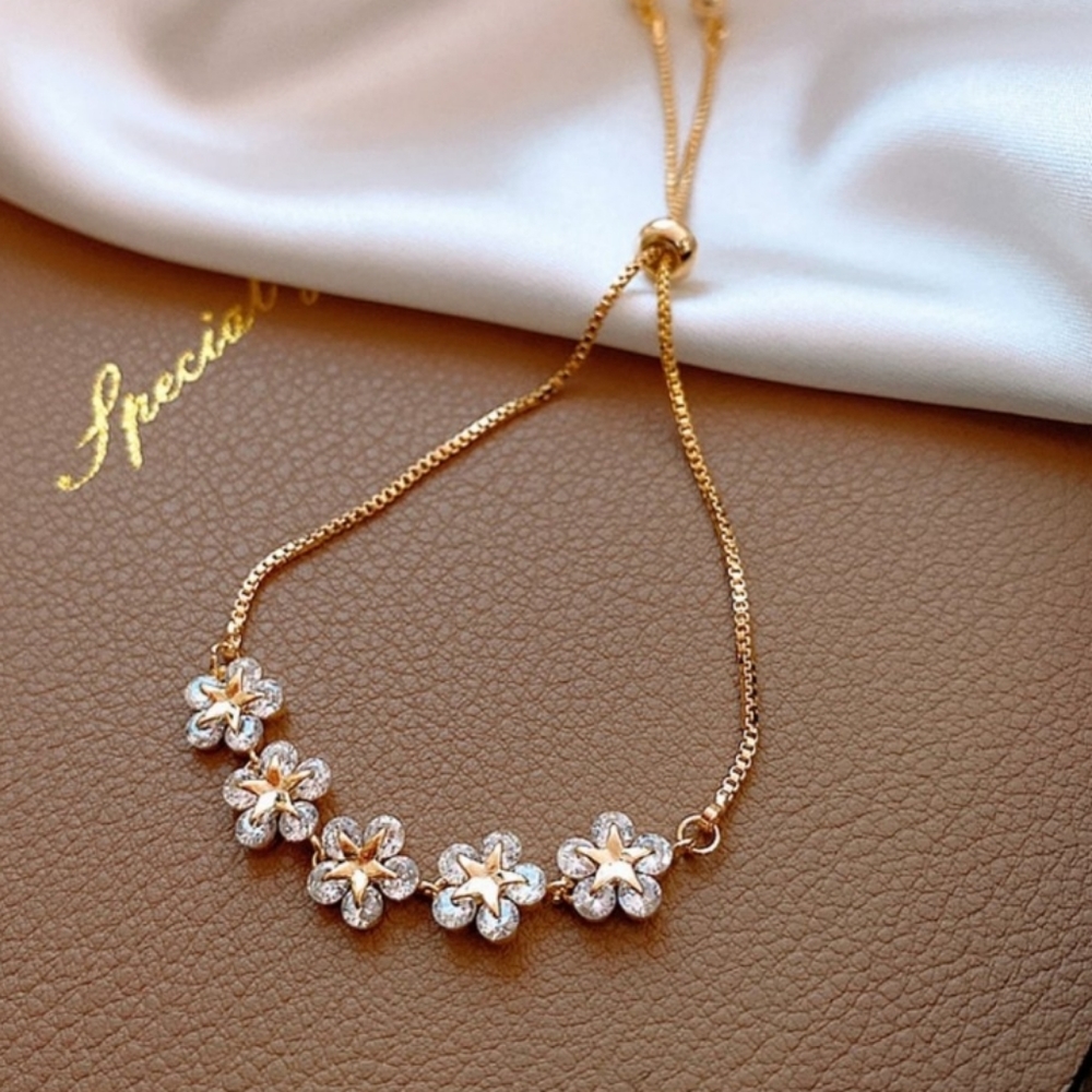 NEW Gold diamond flower adjustable bracelet - Picture 3 of 8